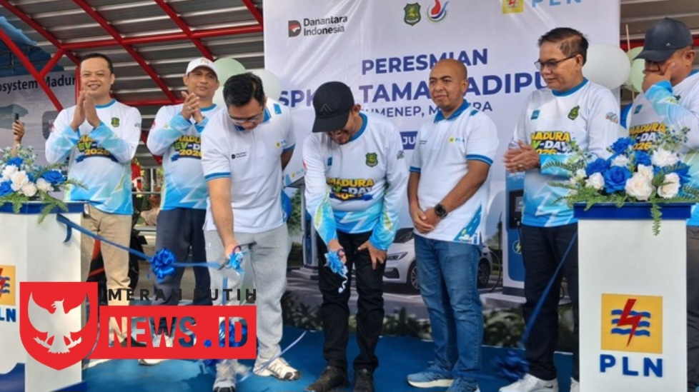 Bupati Sumenep Resmikan SPKLU Taman Adipura, Dukung Percepatan Kendaraan Listrik di Madura
