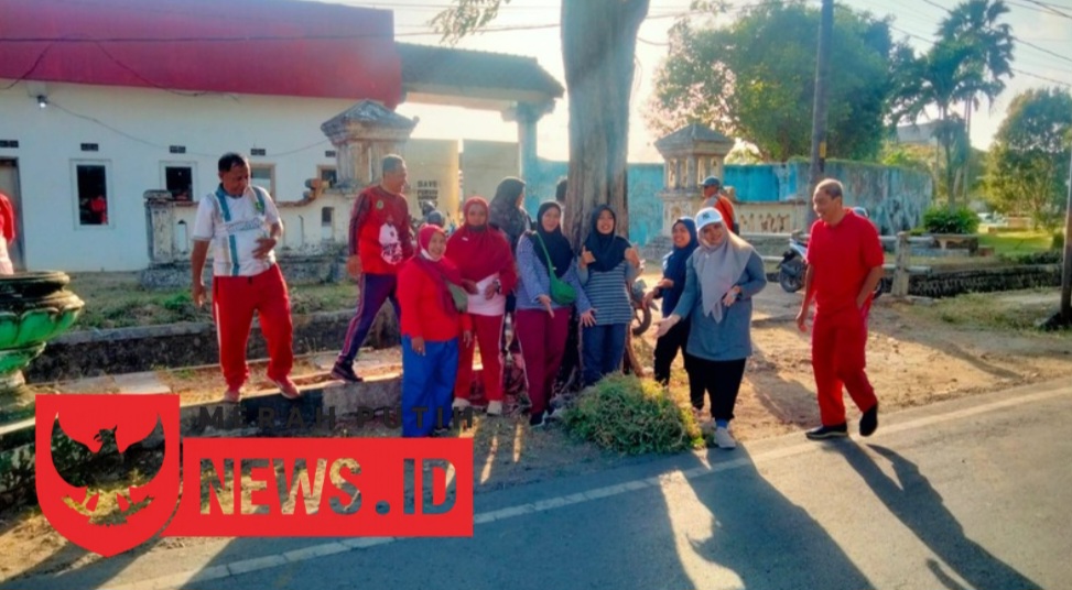 Tim Kurvei Bapenda Sumenep Gelar Jumat Bersih di Depan Stadion A. Yani Pangligur